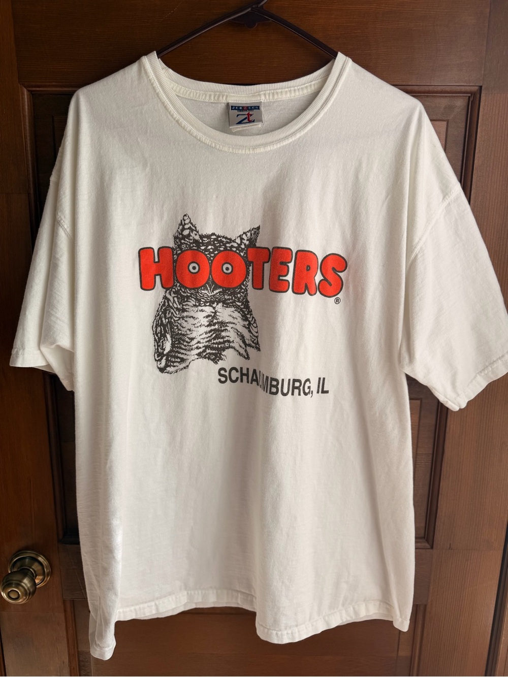 VINTAGE HOOTERS TSHIRT 🦉